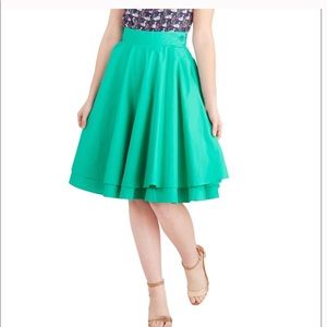 *final* ModCloth Kelly green full skirt